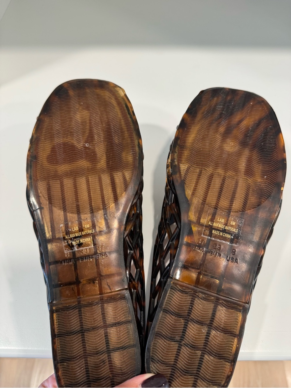 Caroline Constas Women's Tortoiseshell Woven Slide Jellie Sandals - Picture 3 of 3
